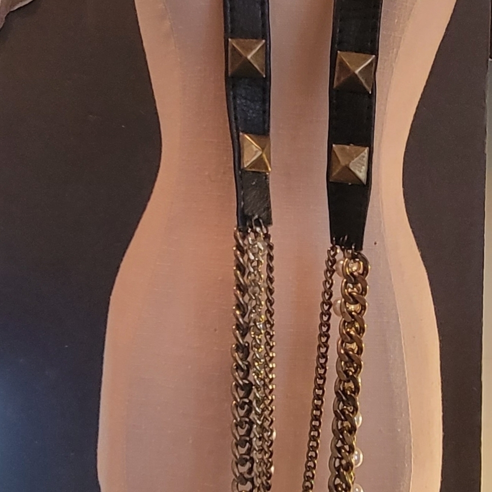 "stunning Gold-Tone Chain w/ Crystal Pendant - 18" Length"